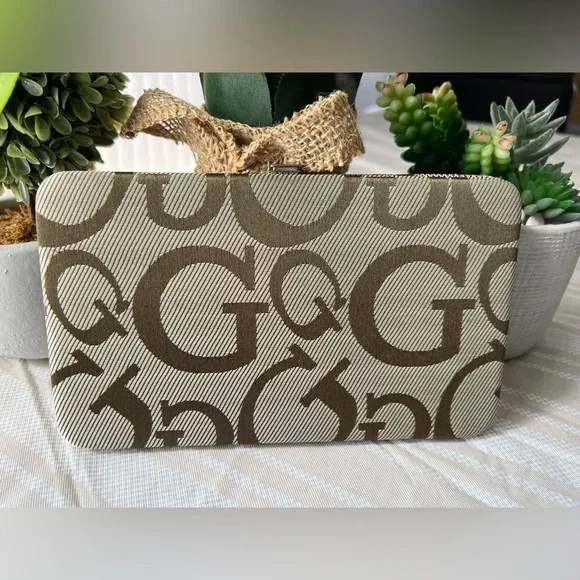 🌸4/$25 Gold/Tan “G” snap wallet/clutch - Picture 2 of 10